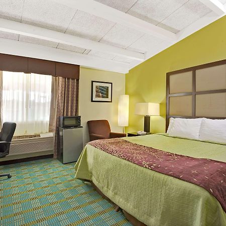 Days Inn By Wyndham Southington Exterior foto