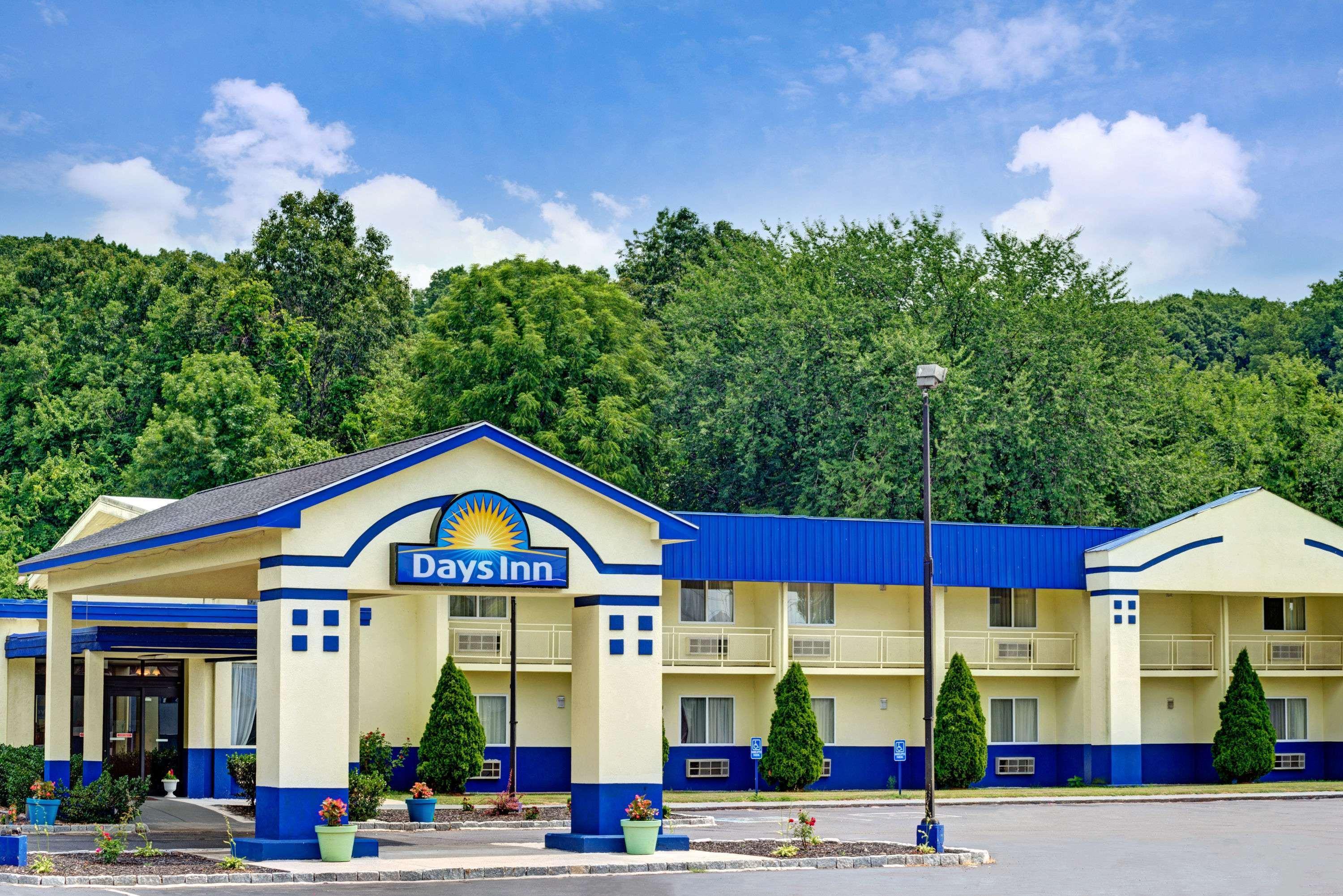 Days Inn By Wyndham Southington Exterior foto