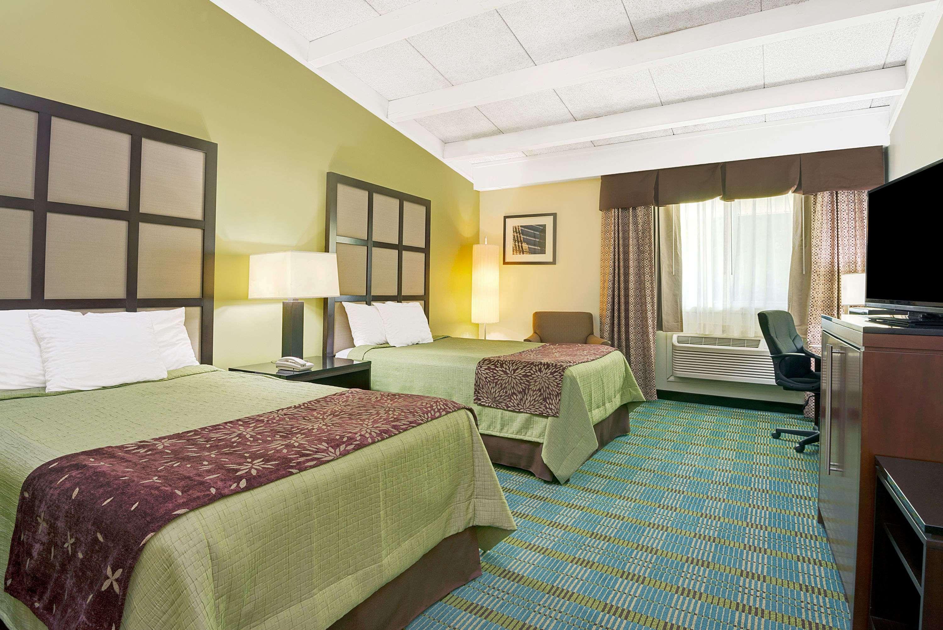 Days Inn By Wyndham Southington Exterior foto